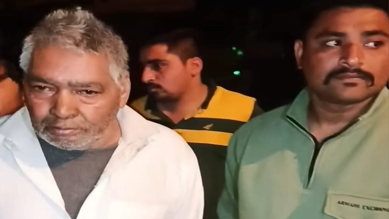 Firing at Gohana bus stand in Rohtak, street vendor family caught young man, father licensed pistol
