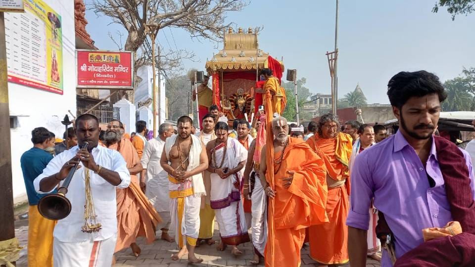 Brahmotsav started in South Indian style Shri goda Haridev Divyadesh Temple in Vrindavan