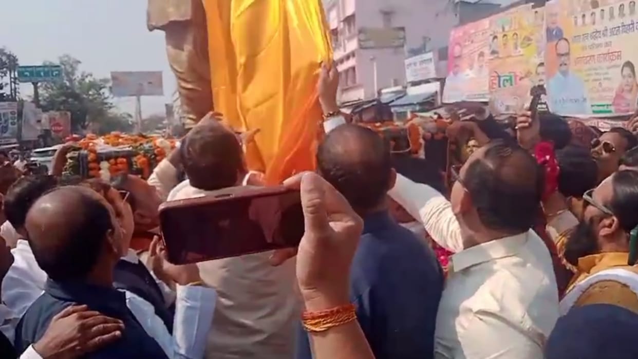 Deputy CM Brajesh Pathak unveiled the statue of Atal Bihari Vajpayee.