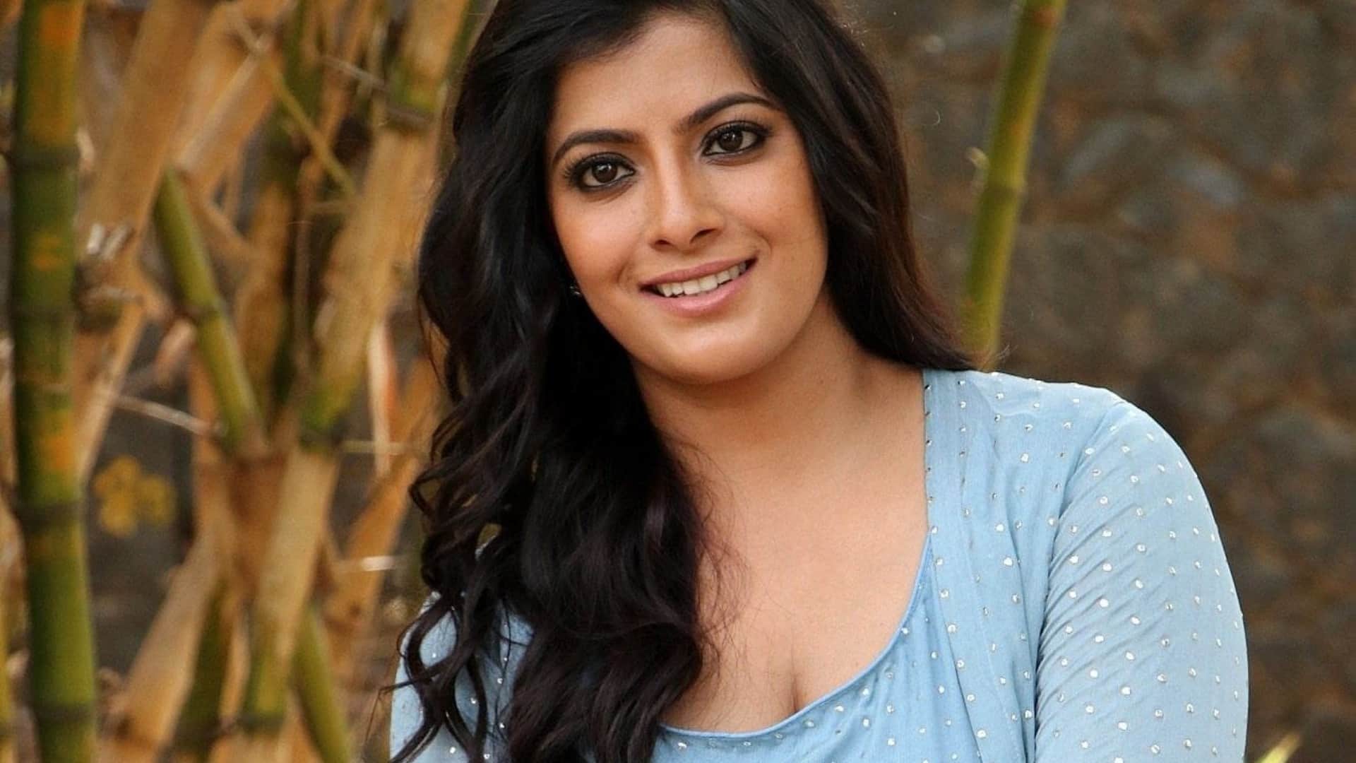 Varalaxmi Sarathkumar Slams Fake Arrested News Said Do not take Our Silence to be a Sign of Weakness