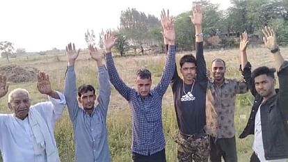 powerful youth of the village grew mustard crop In place of Holi