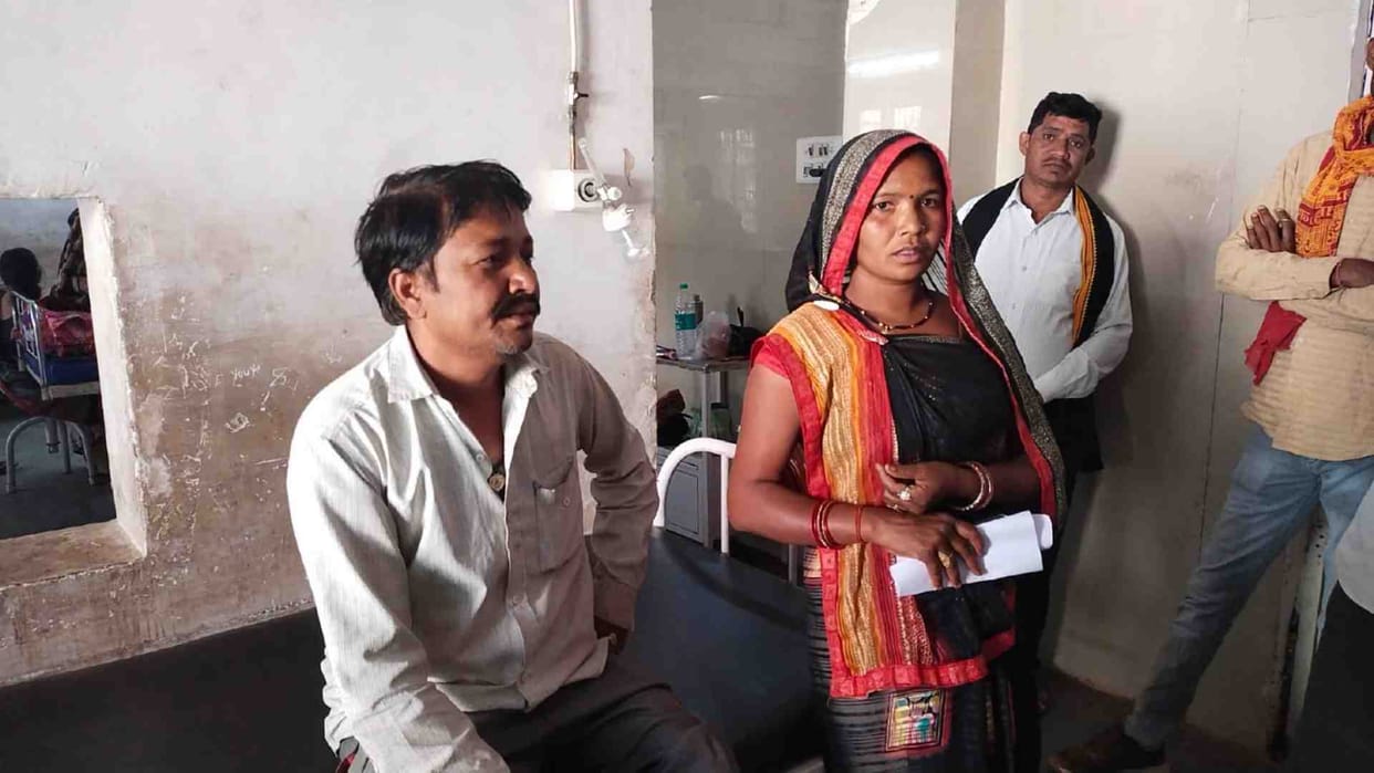 Katni News: Auto driver and his wife beaten with iron rods