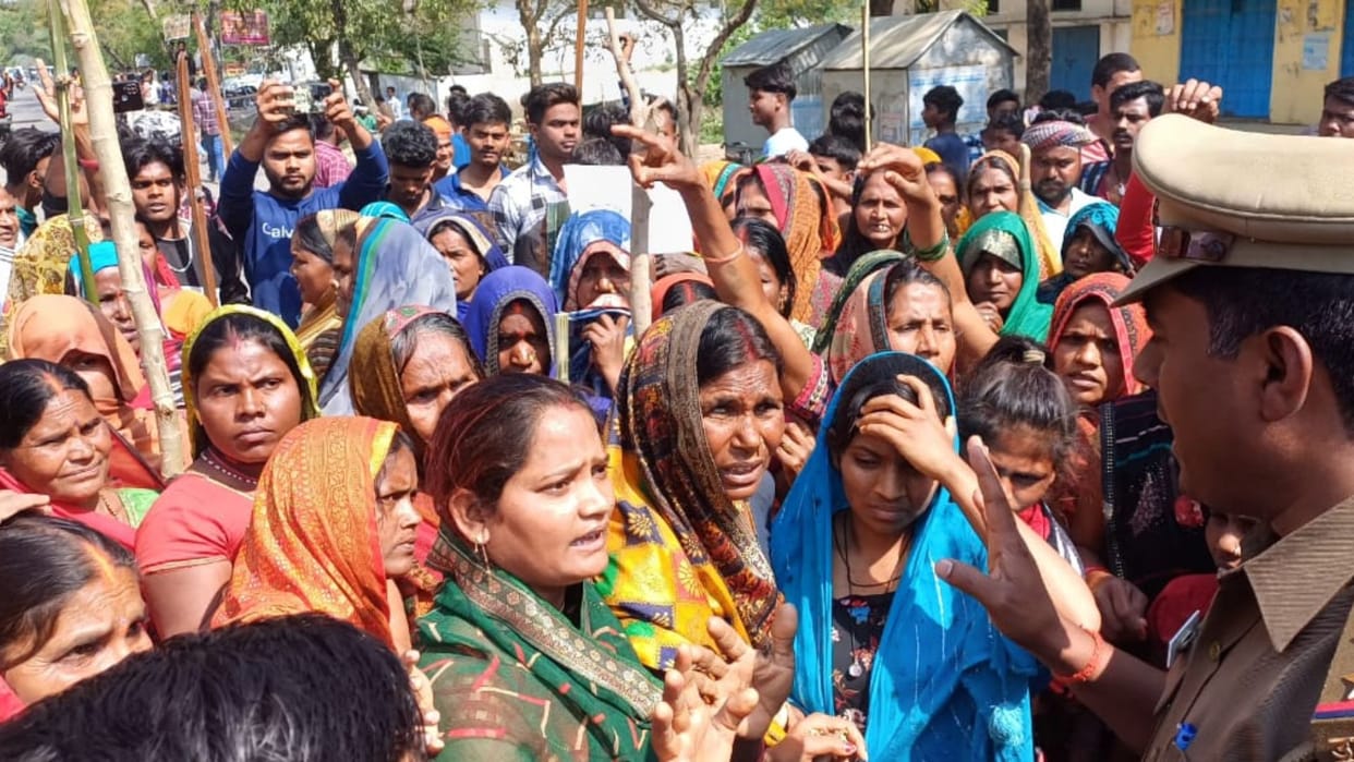 young man dead body found near liquor shop in ballia villagers created traffic jam
