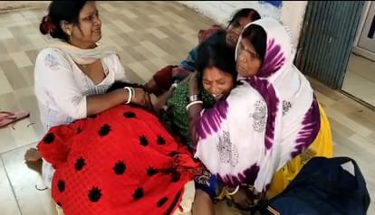 Bihar News : भीषण सड़क हादसे में शिक्षक की मौत; बेटे के साथ बीपीएससी की परीक्षा देने जा रहे थे, पिकअप ने रौंदा Bihar News: One dead in road accident in Bhejpur; BPSC exam, collision between pickup and bike