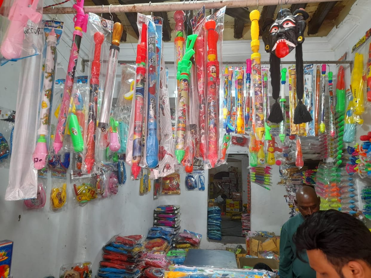 Holi 2024: Doon markets buzzed on Holi demand for Modi mask water guns also became hi tech