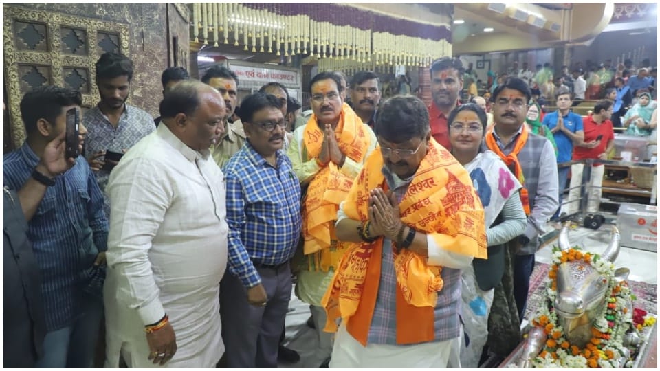 Kailash Vijayvargiya first passenger of PMShri Religious Tourism Heli Service Ujjain News
