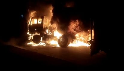 Fatehpur Accident. Dumpers caught fire after collision, driver and helper burnt alive, identified from seat