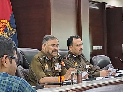 UP STF arrested 10 people in Sipahi Bharti paper leak case.