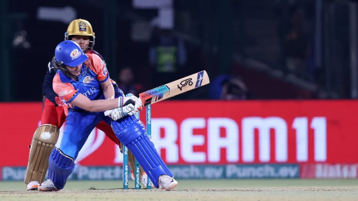 MI vs RCB WPL Live Score: Mumbai vs Bangalore Today Eliminator Match Scorecard News in Hindi