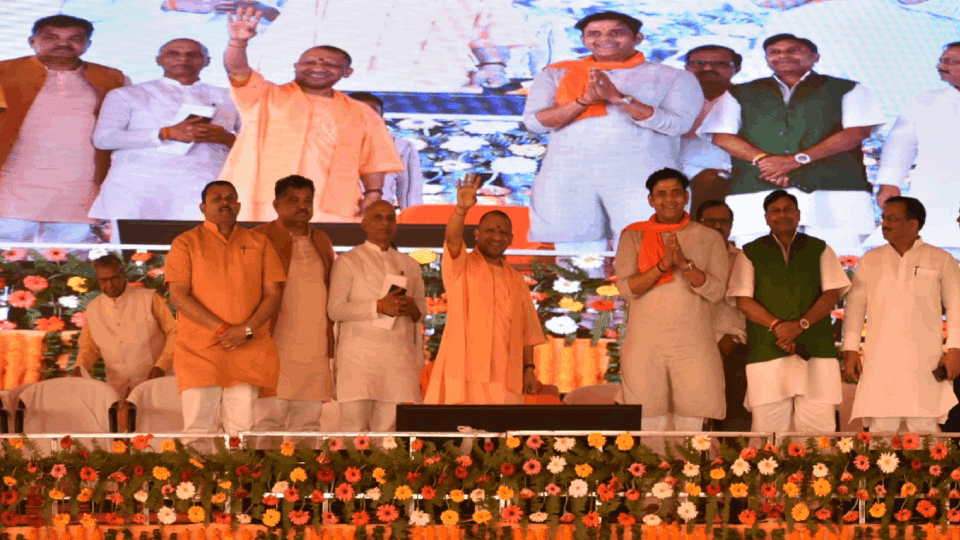 CM Yogi laid foundation stone and inaugurated 76 development projects worth Rs 1878 crore