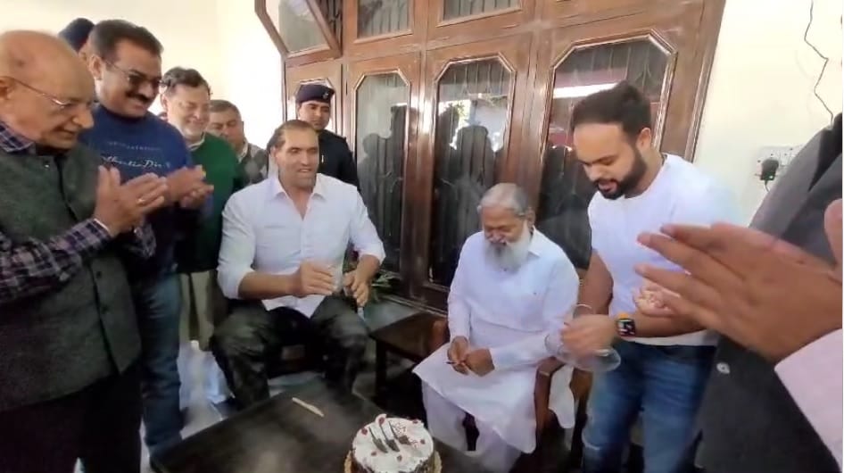 Khali arrived in Ambala to wish former Home Minister Anil Vij on his birthday, people sang birthday song