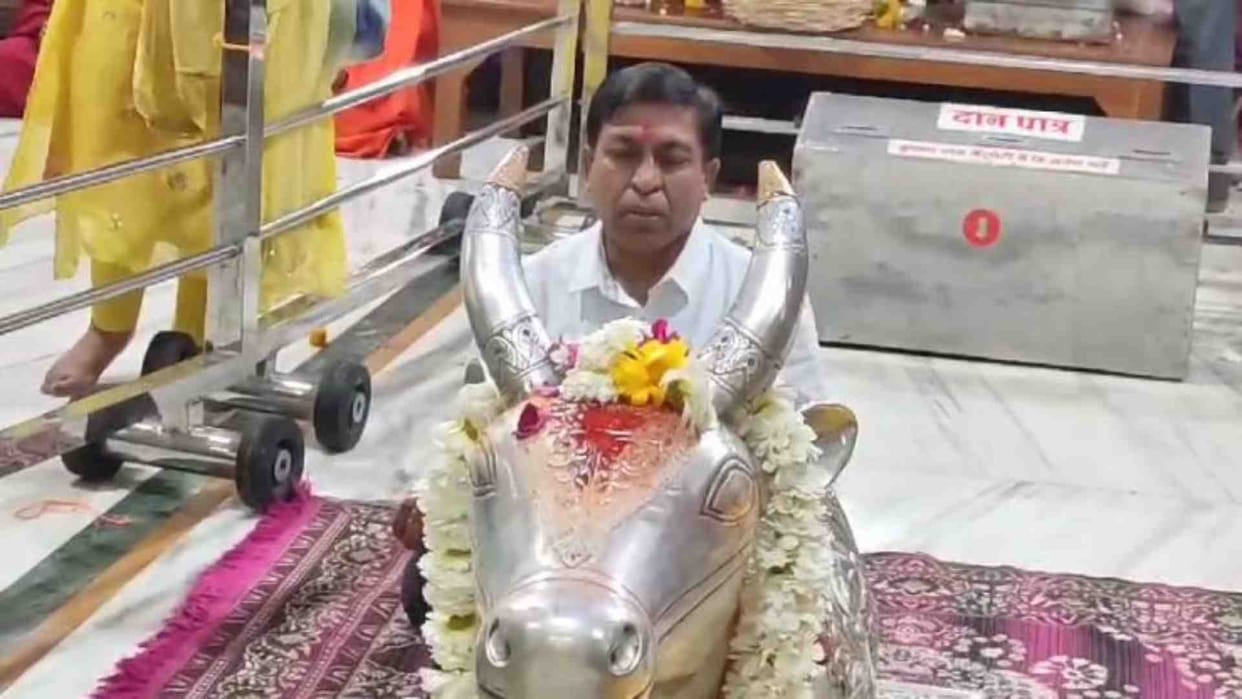 Ujjain News: New Divisional Commissioner Gupta took charge after seeing Mahakal.
