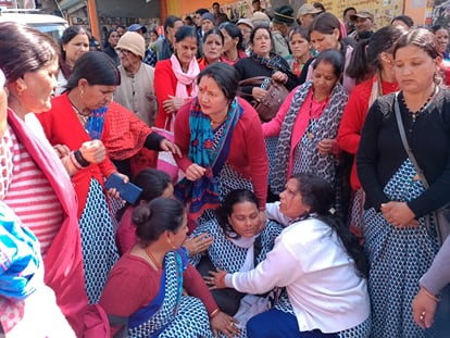 Uttarkashi News Anganwadi workers Protest and Procession to increase in honorarium