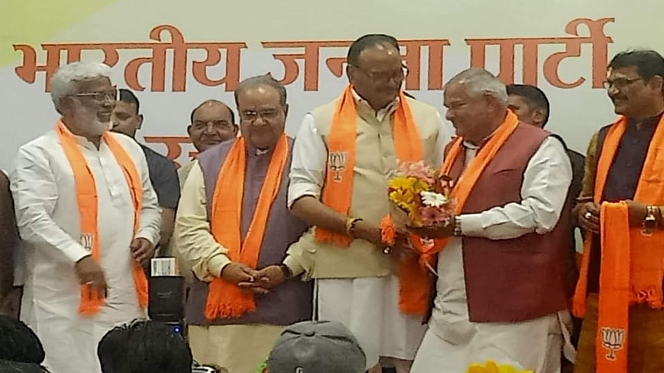 Former MLC Shyamsundar Singh Yadav joins BJP before Lok Sabha elections