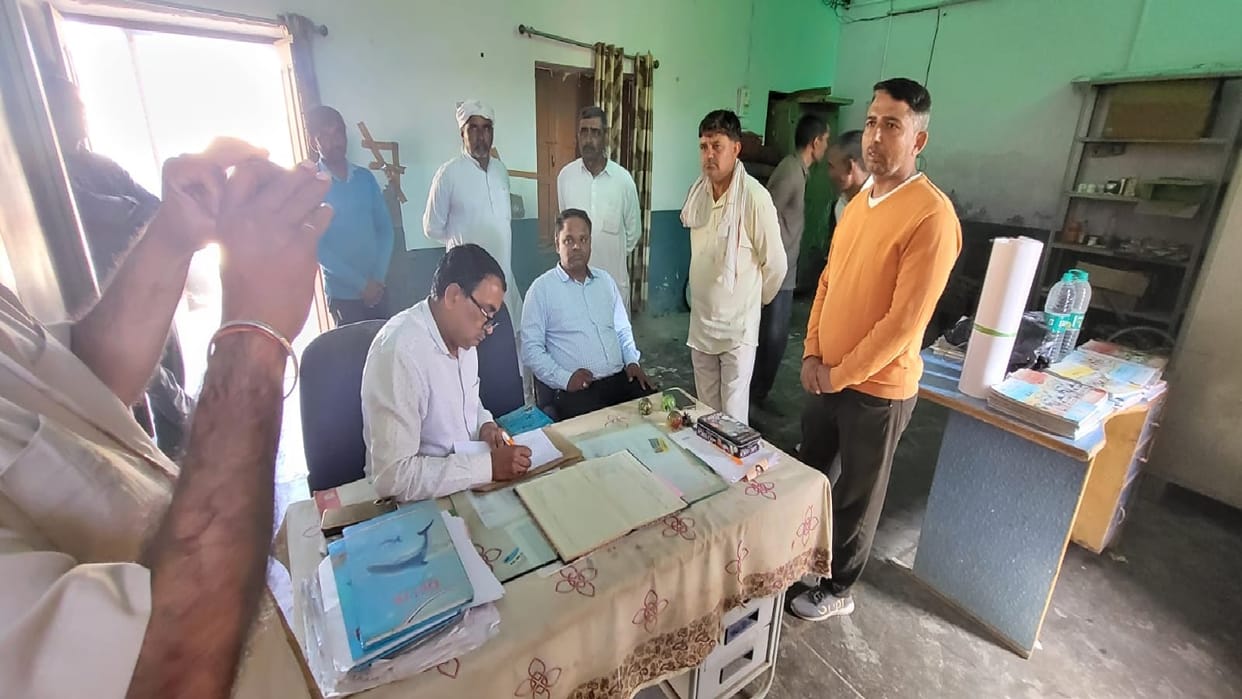CM Flying raided Roshan Kheda school in Hisar, complaints were being received regarding teacher absence