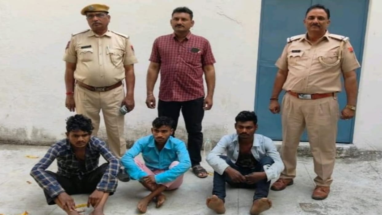 Sirohi News Case of robbery of cash mobile and bike exposed three accused arrested