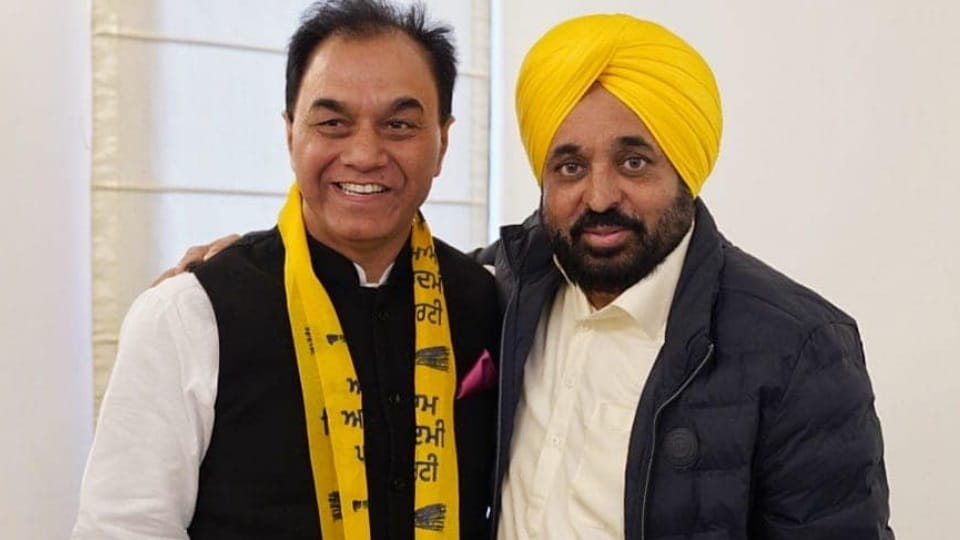 Punjab Congress Leader Dr. Rajkumar Chabbewal join Aam Aadmi Party