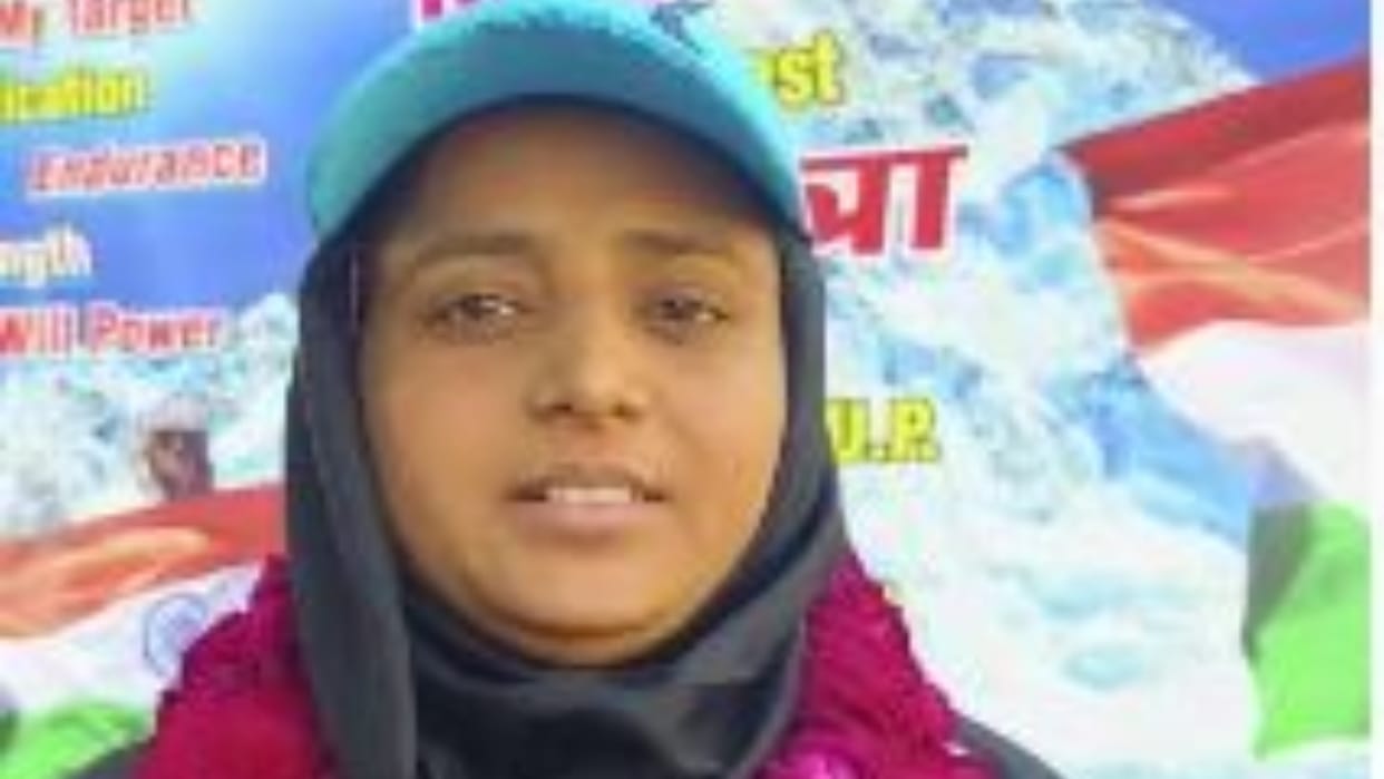 Rizwana sets out on foot from Pilkhua to climb Mount Everest