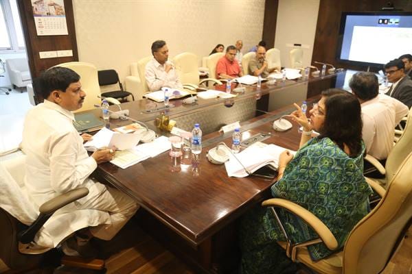 MP News: CM said in the investment promotion meeting - encourage capable people to invest in the state.