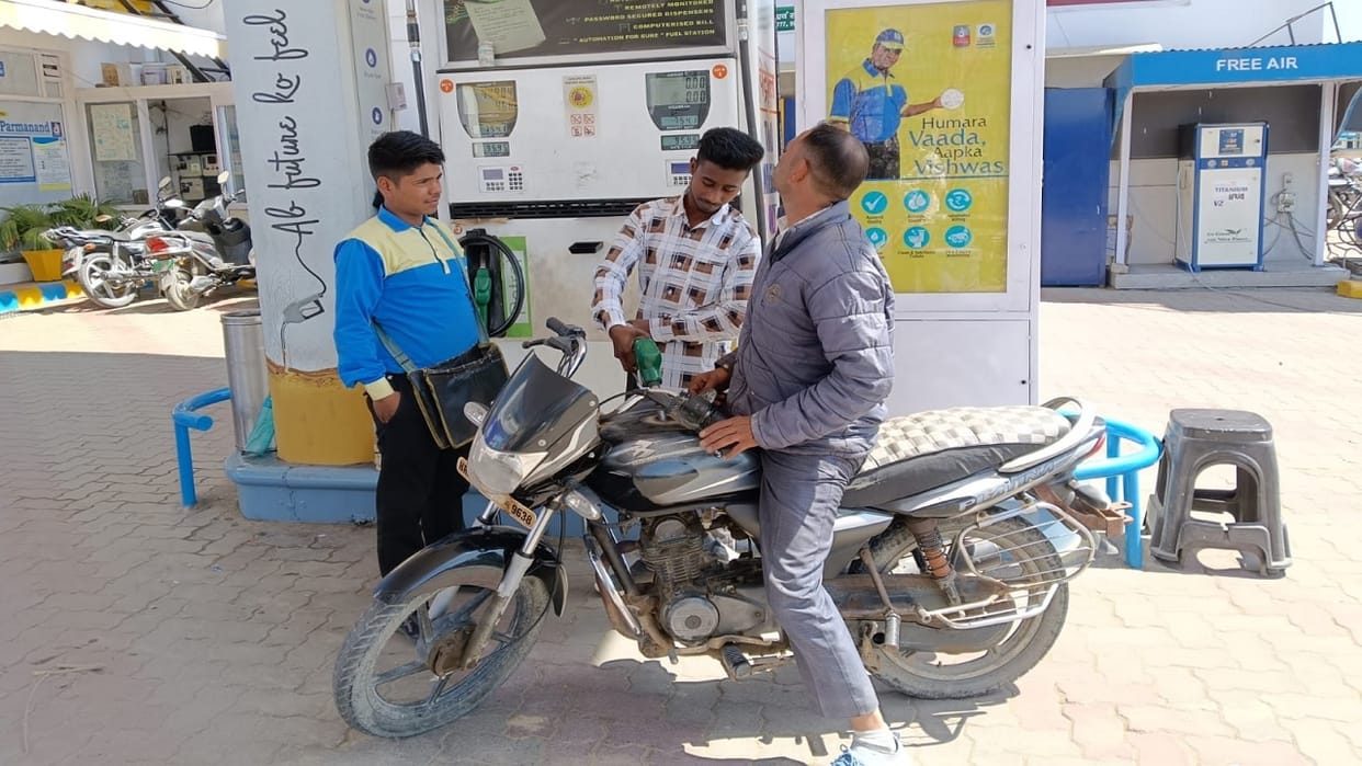 Prices of petrol and diesel decreased, people in Fatehabad said this is election relief