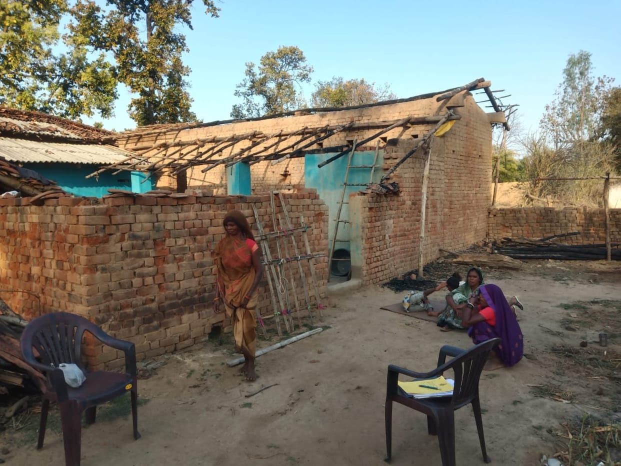 MP News: A bully set fire to the house of a tribal woman, the family members saved their lives by running away