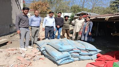 Vigilance Bureau recovered 22 bags of government cement from the house in Ambota, FIR registered against the a