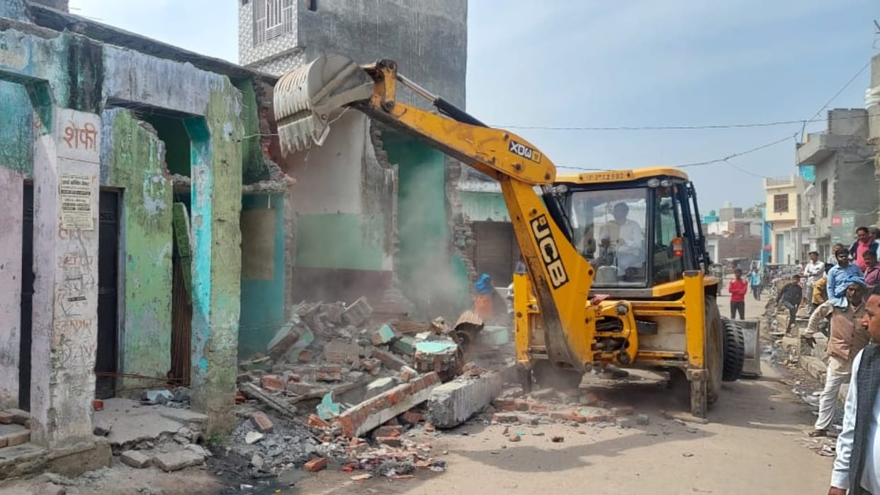 Bulldozer runs on encroachment in Dahagawan town of Badaun