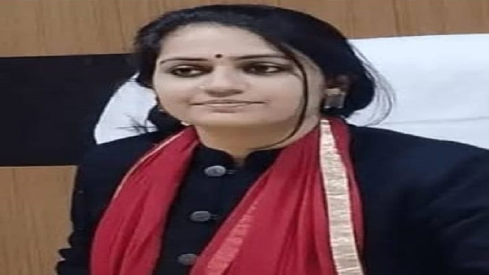 Aligarh DM vishakh ji wife Apoorva dubey becomes vice president of ADA