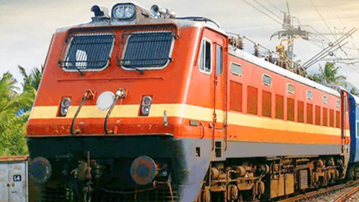 Indore holi special train schedule