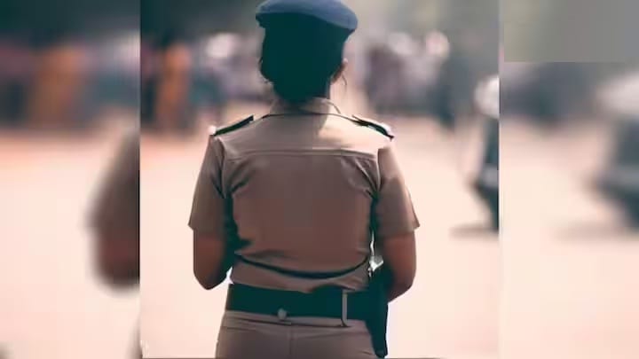 Fellow constable misdeed a female constable in orai, the accused had appeared in line a month ago