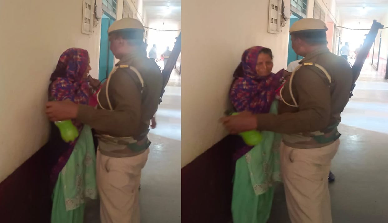 Old woman came to complain on Samadhan Diwas, tried to set herself on fire by pouring petrol, policeman saved
