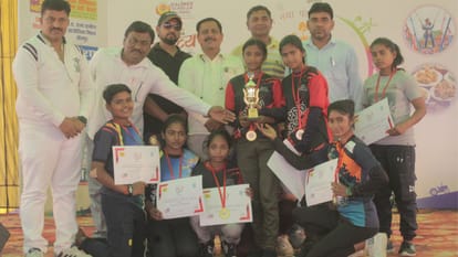 Amar Ujala Gaon Mahotsav second day artist performed women were honoured