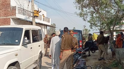 Fatehpur: छेड़खानी से आहत किशोरी ने आग लगाकर दी जान, मां ने गांव के चाचा-भतीजे पर आरोप लगाया Fatehpur: Hurt by teasing, teenage girl commits suicide by setting herself on fire