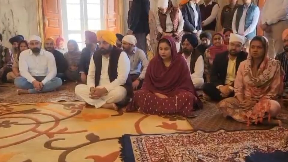 CM Bhagwant Mann bowed down in Gurudwara Sri Amb Sahib in Mohali