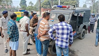 Muzaffarpur: Dead body of girl found wrapped in blanket, tied with rope on Station Road, deep wounds on head
