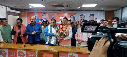 Uttarakhand Former MLA Vijay Pal Sajwan and Malchand joined BJP had resigned from Congress yesterday.