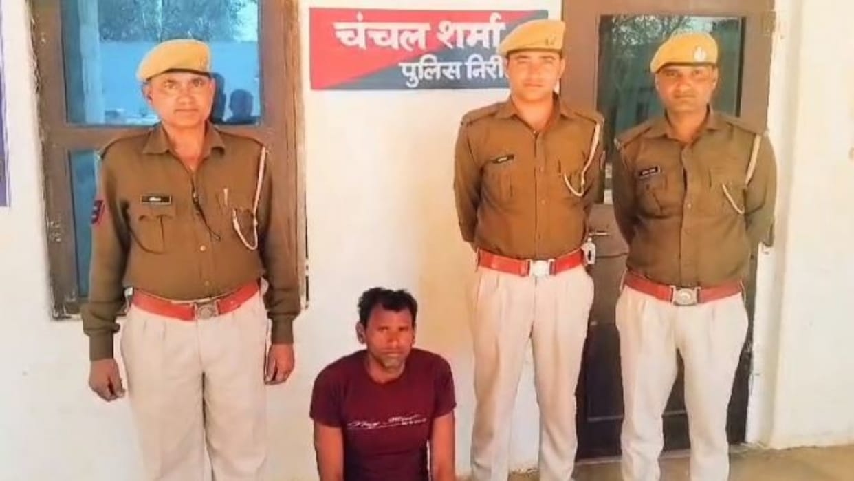 Karauli News person roaming with illegal weapons arrested four live cartridges seized