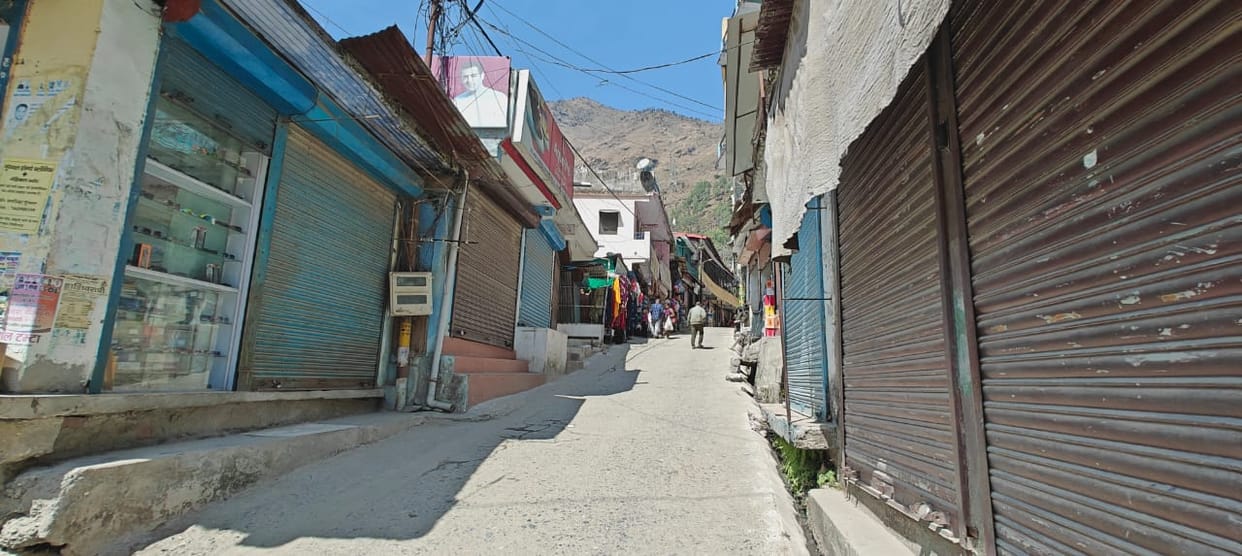 91 outside traders closed shops in Dharchula pithoragarh