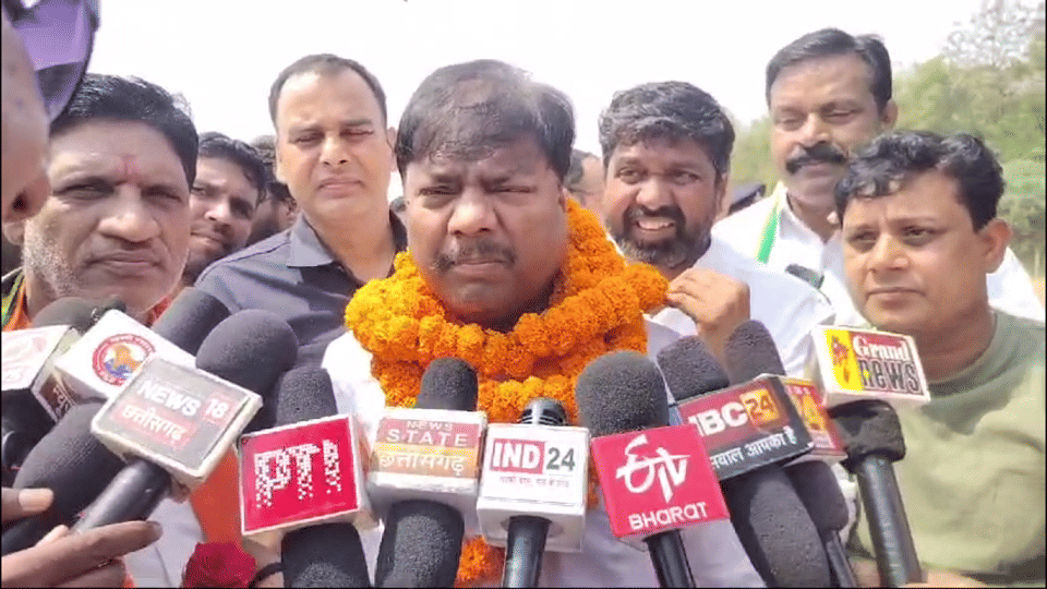 Minister Kedar Kashyap visited discussed with party leaders in Korba
