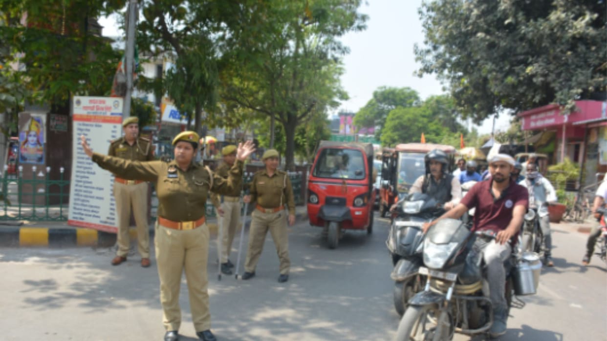 UP Police 138 women staff command of traffic at 62 intersections in Varanasi