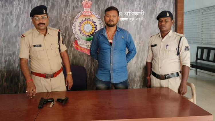 CG: पिस्टल की नौक पर ट्रैक्टर चालकों से करता था अवैध वसूली, पुलिस ने किया गिरफ्तार