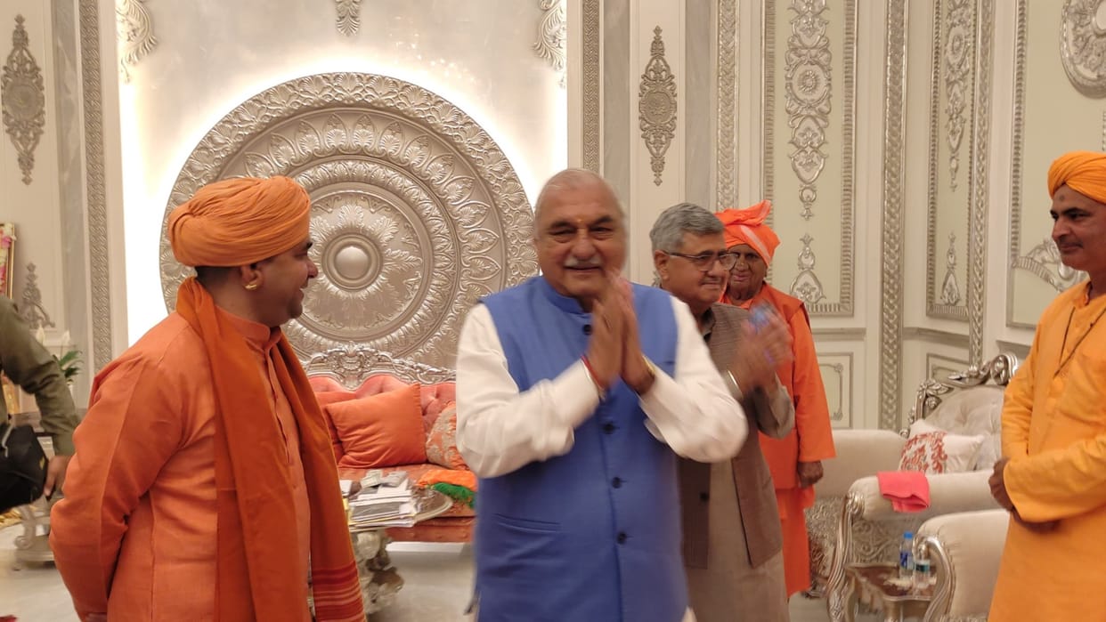 Haryana: Former Chief Minister Bhupinder Singh Hooda took blessings from Mahant Baba Balaknath
