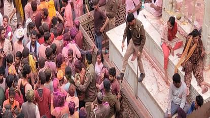 About 10 devotees were injured when railing of temple broke during Laddus Holi in Barsana