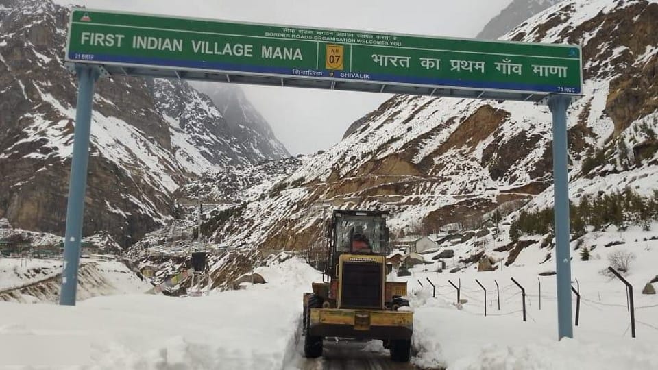 Badrinath Dham Yatra 2024  Pilgrims will pass through icebergs on highway itself see pictures
