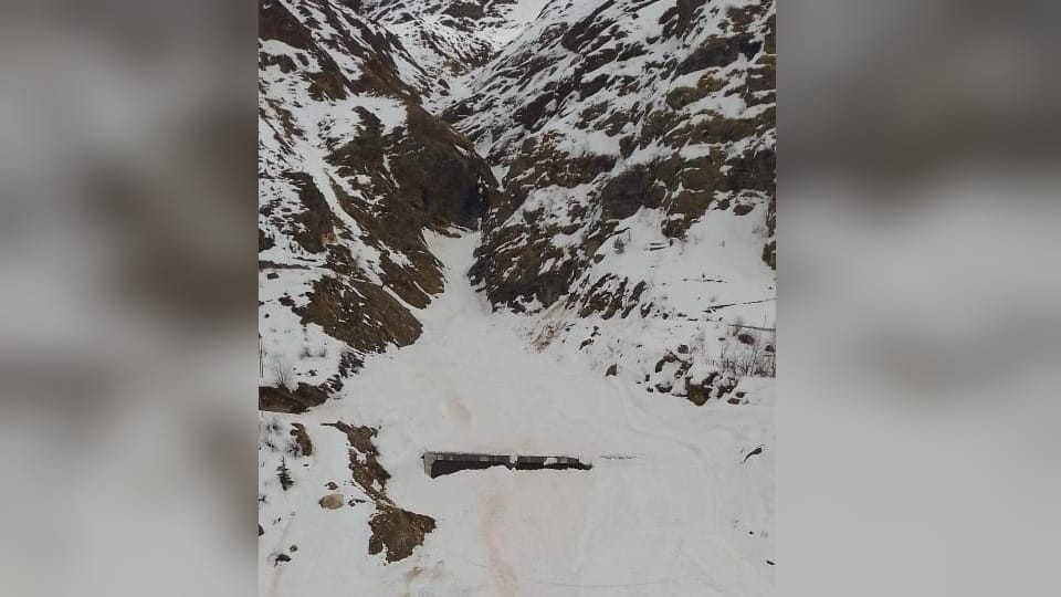 Badrinath Dham Yatra 2024  Pilgrims will pass through icebergs on highway itself see pictures