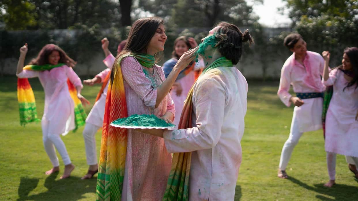 Holi 2024 simple way to skin care while playing holi in hindi