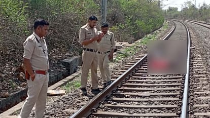 Lover-girlfriend commit suicide by jumping in front of train in Chitrakoot
