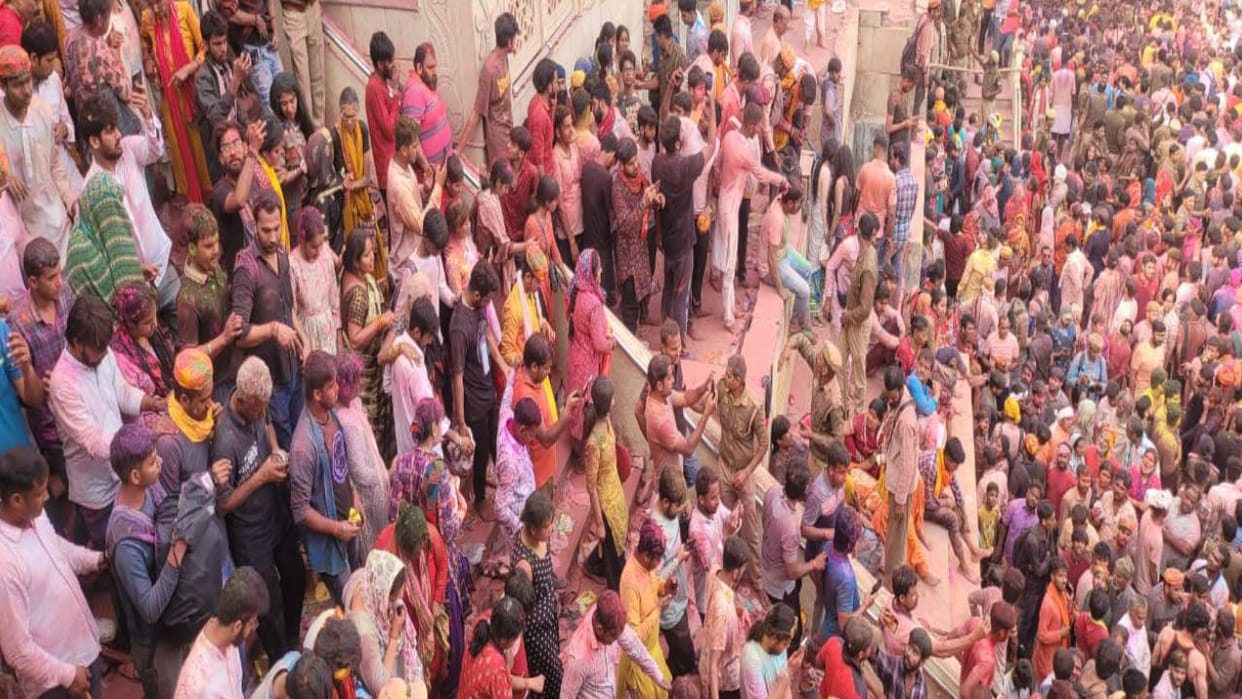 Barsana Laddu Mar Holi Holi celebrated in Braj foreign devotees are also immersed in its joy