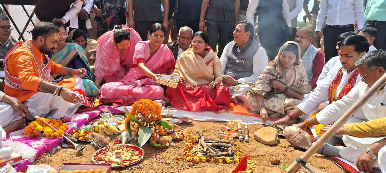 CM Yogi Adityanath laid foundation stone of Maa Vindhyavasini University