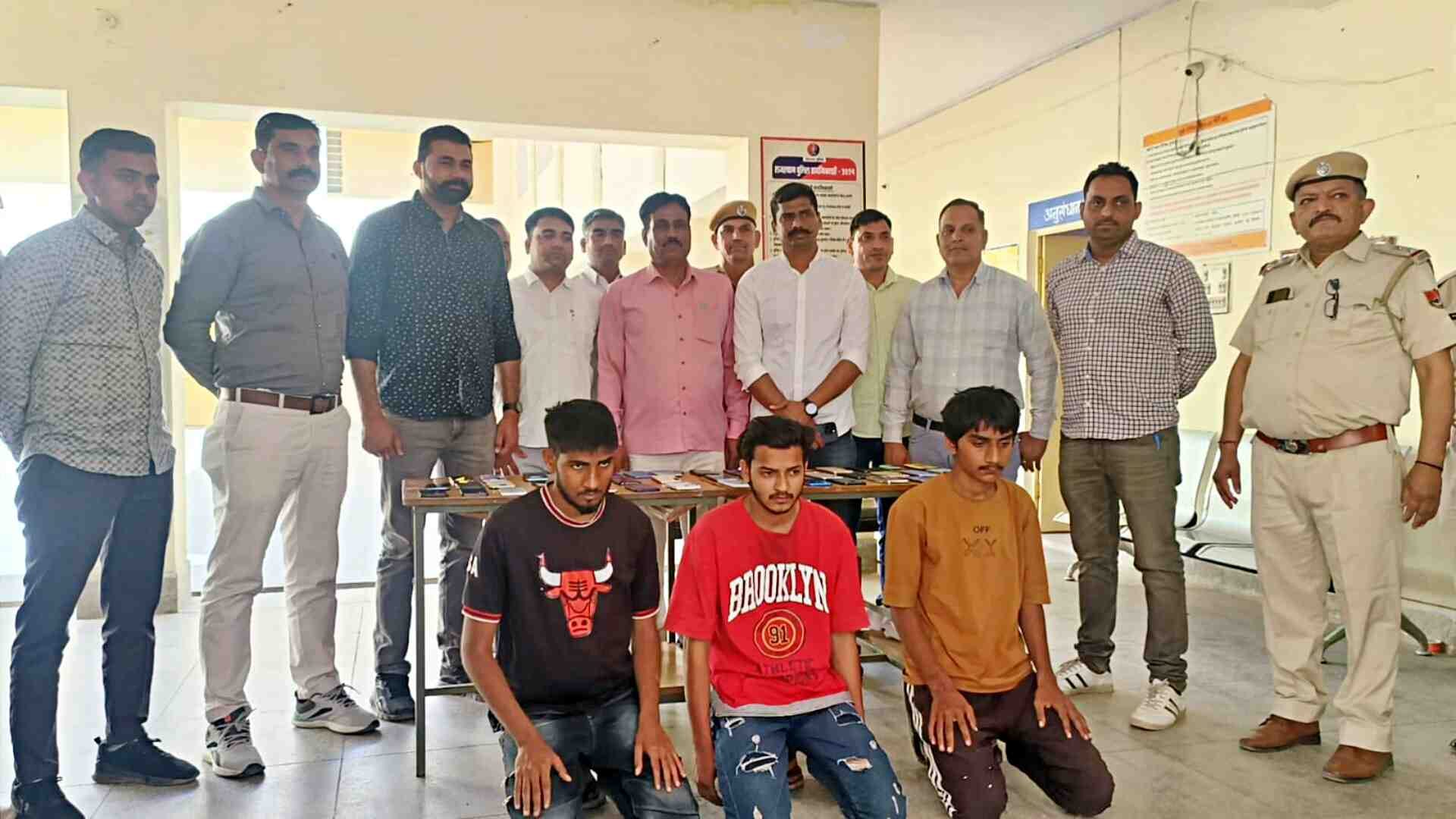 पुलिस की गिरफ्त में आरोपी।